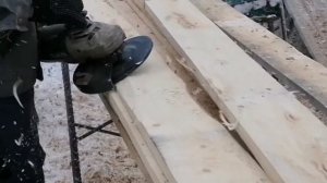 Снимаем кору с досок быстро
