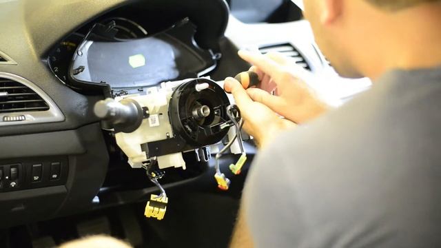 Как заменить рулевой шлейф на Renault Megane III смотреть онлайн