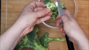 Удивить гостей просто! Салат из сырой брокколи - самый необычный и очень вкусный!/Brokkoli Salat