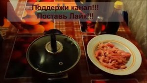 Китайский салат из древесных грибов и крахмальной лапши.