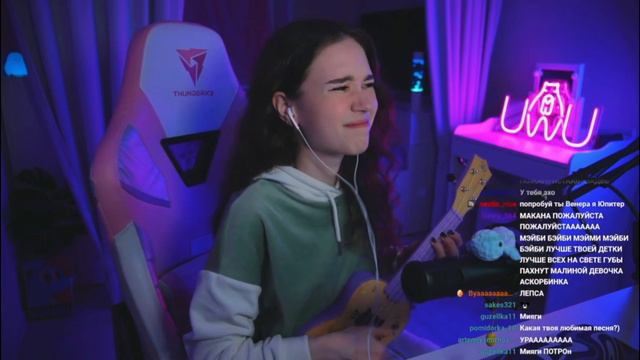 Кека поёт песню Fem.love "Фотографирую закат" смотреть онлайн