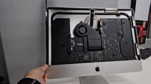 Apple iMac 21.5-inch SATA SSD Upgrade and Cleaning Tutorial - Late 2015 A1418