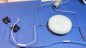 Хитрость электриков.Как управлять двумя лампами 220В по двум проводам