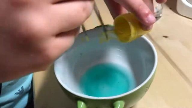 Лизун своими руками ! DIY Сравнение канцелярских клеев для лизуна erich krause и UHU смотреть онлайн