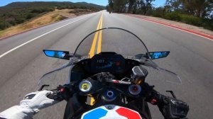 BMW M1000RR vs Yamaha R1