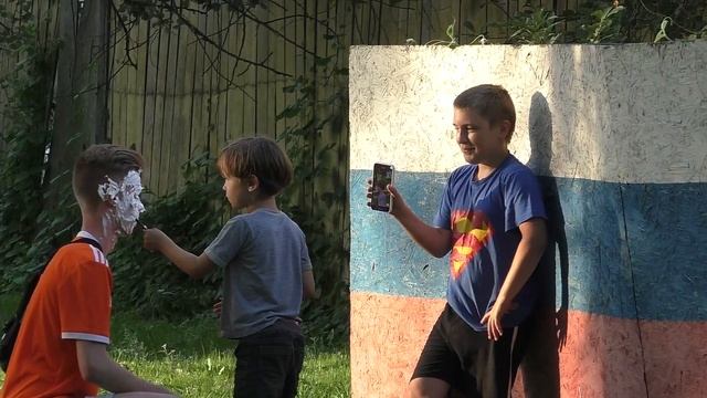 ПОБРИЛСЯ В ПАРКЕ/ПРАНК С ЛЮДЬМИ/ПОБРИЛСЯ НАЛЫСО смотреть онлайн