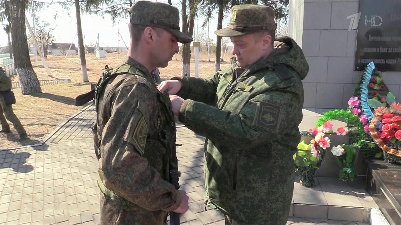Командующий войсками ВВО Александр Чайко наградил ...й с честью выполняют задачи в ходе спецоперации
