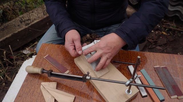 ТОЧИЛКА ДЛЯ НОЖЕЙ СВОИМИ РУКАМИ! РАССКАЗЫВАЮ КАК ПОЛЬЗОВАТЬСЯ САМОДЕЛЬНОЙ ТОЧИЛКОЙ ДЛЯ НОЖЕЙ.
