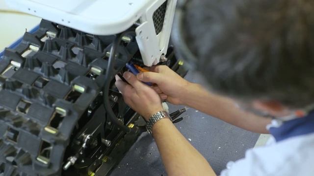 Зимнее путешествие с электрическим снегоходом Moonbikes | Romeo Publishing смотреть онлайн