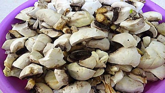 Кабачки тушёные с шампиньонами