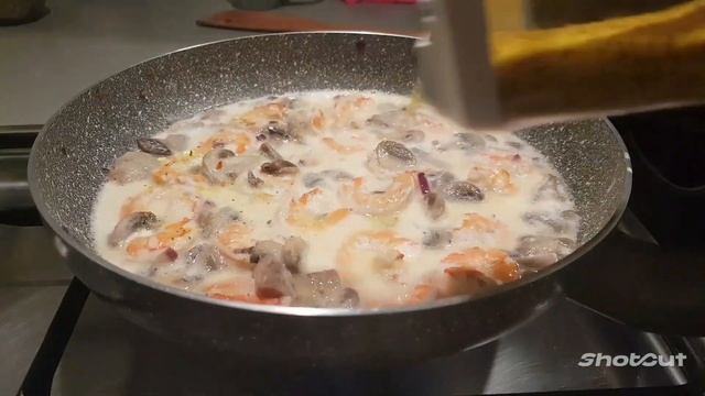 Швидко та смачно. Спагеті з креветками та печерицями. смотреть онлайн