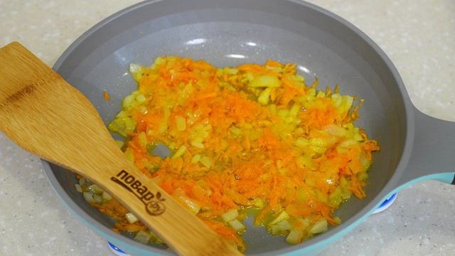 Тушеная печень с луком и морковью в сметане
