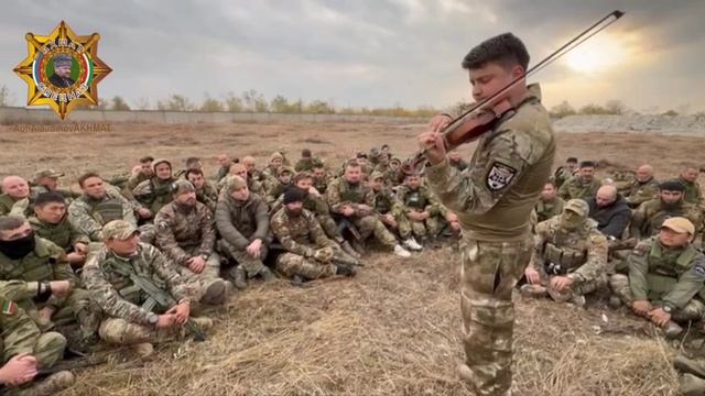 Поддержать бойцов спецназа "АХМАТ" на передовую приехал потомственный музыкант, Пётр Лундстрем !!!