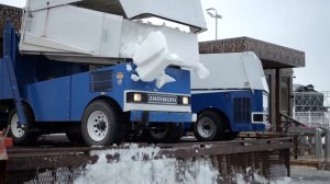 ЗАЛИВКА ЛЬДА НА КАТКЕ У ФЛАГШТОКА