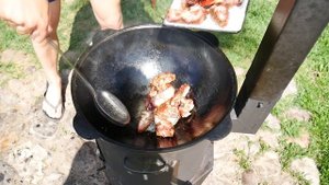 КОРОЛЕВСКОЕ РАГУ С КОПЧЕНЫМИ РЕБРАМИ В КАЗАНЕ НА КОСТРЕ