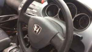 В разборе Honda Fit (Хонда Фит) ДВС 1.3 86л.с. L13A / АКПП Хетчбек 2001г.