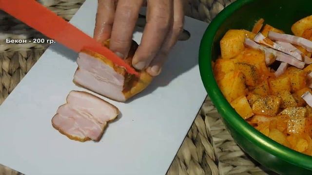 Даже не думайте! Смело готовьте это вкуснейшее блюдо – картошку с беконом в духовке! смотреть онлайн