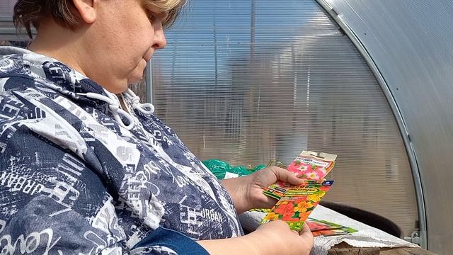 Обзор долгожданной посылочки. Навожу порядок в теплице.