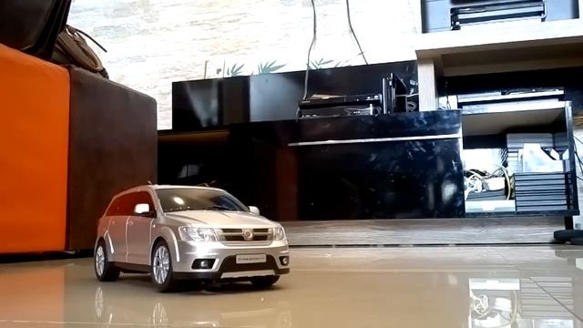 Carros de Controle Remoto Fiat Freemont & Palio 2013