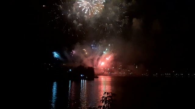 салют в Нижнем Тагиле на 300 лет смотреть онлайн