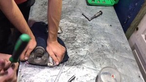 Замена рем. комплекта комбинированного супорта Тойота Авенсис. Заклинил задниц супорт Toyota Avensi