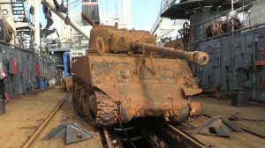 Российские военные моряки подняли со дна Баренцева моря танк времен Второй мировой войны