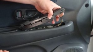 Как снять блок управления стеклоподъемниками Mitsubishi Pajero Sport 1