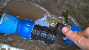 Ремонт соединений ПНД полиэтиленовых водопроводных труб на даче разъемной муфтой