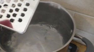 Соседка немка подсказала рецепт вкусного национального блюда / Тесто натираем на терке