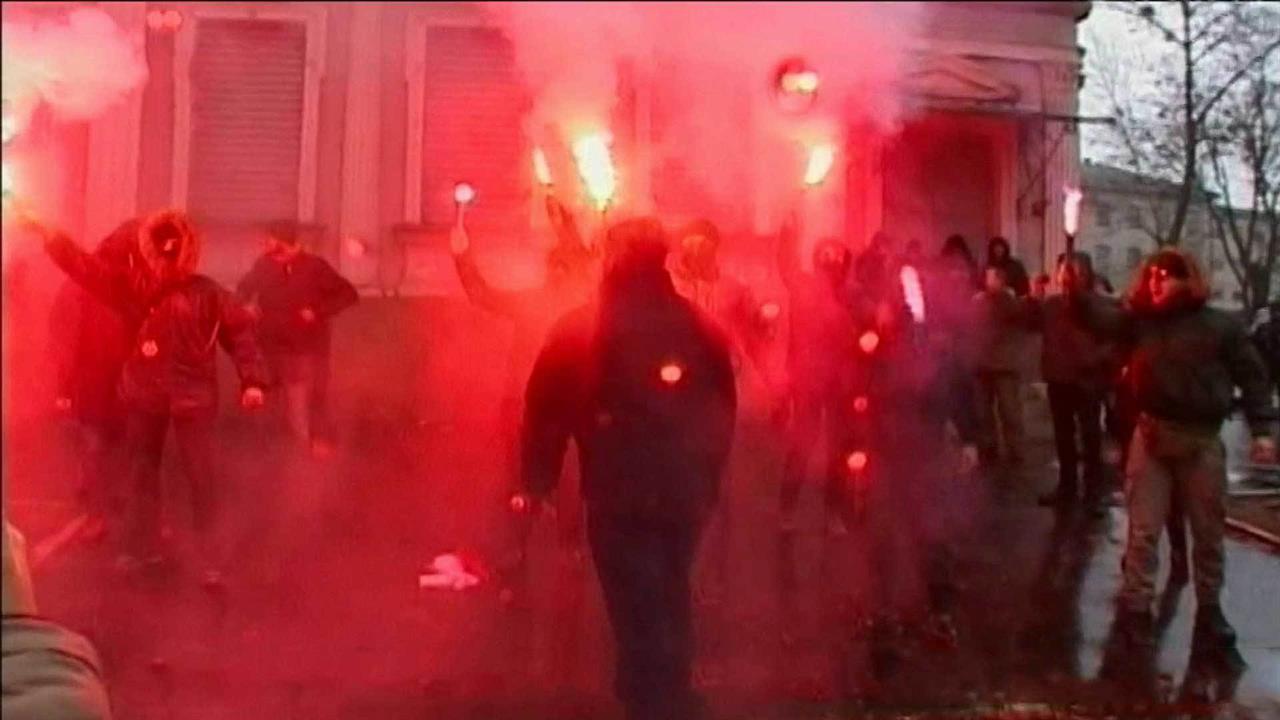 На Украине националисты атаковали российские дипломатические ведомства