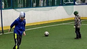Тренировка по футболу для детей 4-5 лет: первые шаги.
