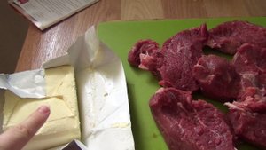 Как жарить стейк медальон из говядины ростбиф / How to cook roast beef steak medallion