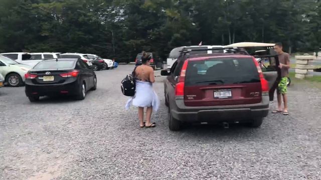 Бассейн и фонтаны в маленьком Американском городке смотреть онлайн