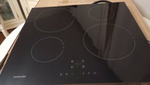 Распаковка — Индукционная варочная панель Samsung NZ64F3NM1AB/WT