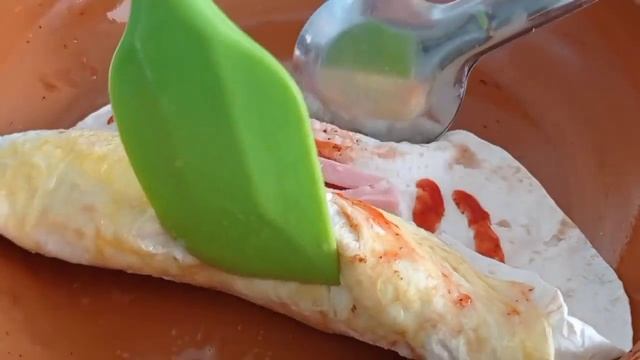 ОЧЕНЬ ВКУСНО ?получается, если вы попробовали ЯИЧНЫЙ ЛАВАШ на ГАЗЕ БЕЗ ДУХОВКЕ..............