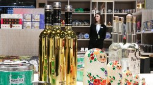 Улётный алкоголь: МВД предлагает ограничить продажу алкоголя в аэропортах | пародия «Давным-давно»