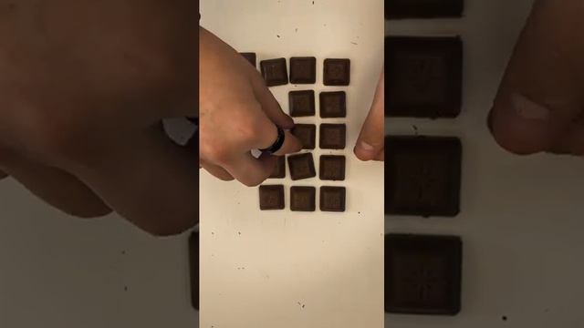 Это бесконечная шоколадка?!?!😨🪄😱 #magic #обучениефокусам #фокус #фокусник #карты #фокусники смотреть онлайн