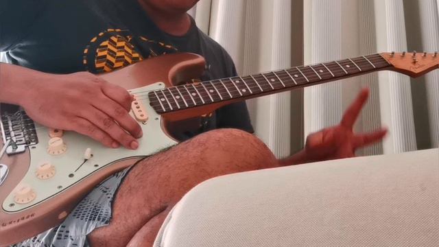 JHS Overdrive Preamp and Fender Vintera 60's roadworn firemist gold смотреть онлайн