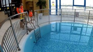 СЕМЬ ЧАСОВ В АКВАПАРКЕ))))