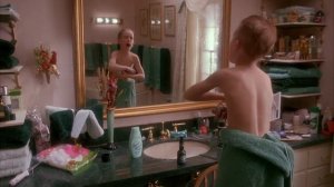 Один дома (1990) | Кевин поет у зеркала