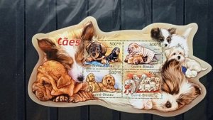 Альбом почтовых марок. Марки на разные темы.