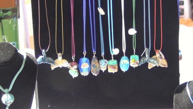 США 795: Фестиваль морского стекла в Санта Круз - женшины внутренне ликуют и примеряют ... смотреть онлайн