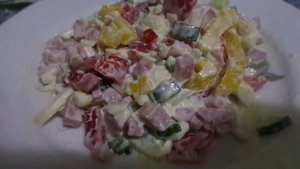 Рецепт приготовления очень вкусного и нежного Берлинского салата из ветчины, овощей и сыра.