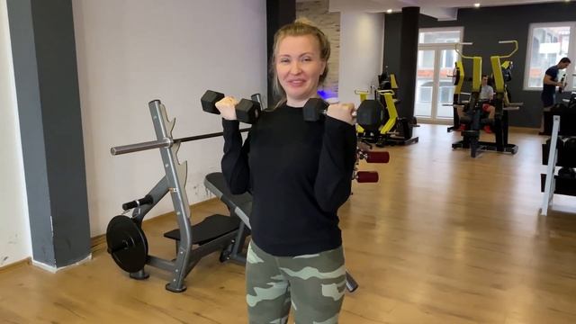 Муж подарил 251 розу!!! Тренировки в Черногории. смотреть онлайн