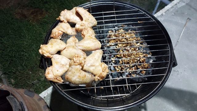 Копченые куриные крылья на вишневой щепе!!!. смотреть онлайн