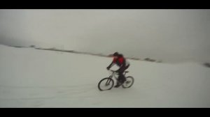 На великах зимой.