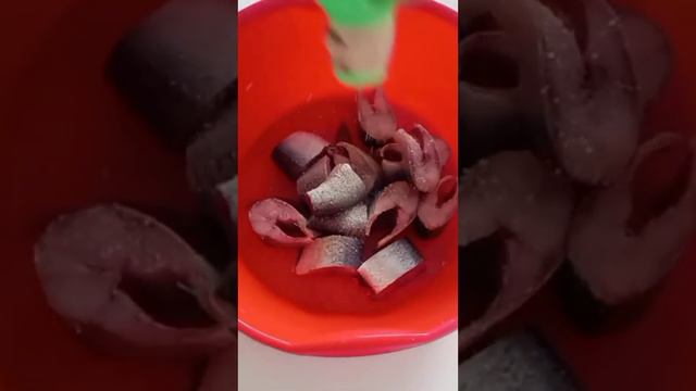 Малосольная сельдь дома 👌Готовим быстро, просто и ооочень вкусно 🤤#соленаярыба