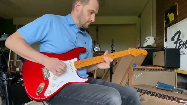 2011 Fender 57 Reissue American Vintage AVRI￼ Candy Apple Red￼ смотреть онлайн