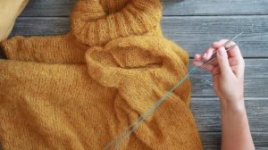 Как связать объемный свитер из мохера спицами