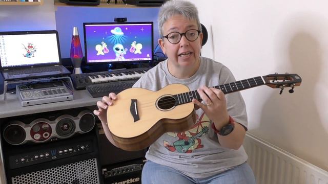 Ukulele - Cheap 34 vs 340 Comparison of Tenor Ukuleles - Kmise and Flight